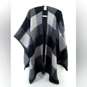 Woolrich 100% Acrylic Wrap Cape Black Gray Warm Cozy Fall Winter One Size